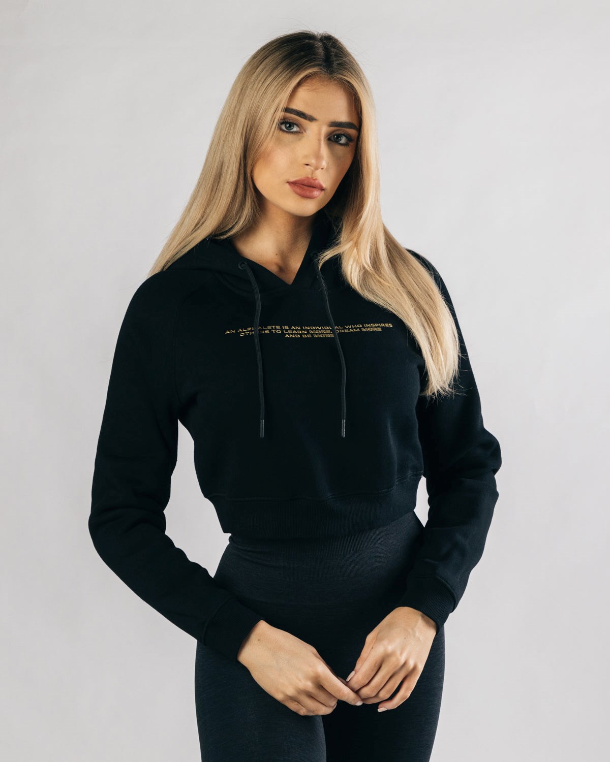 Alphalete Fitted Performance Crop Hoodie Noir Doré Femme | MER-92735149