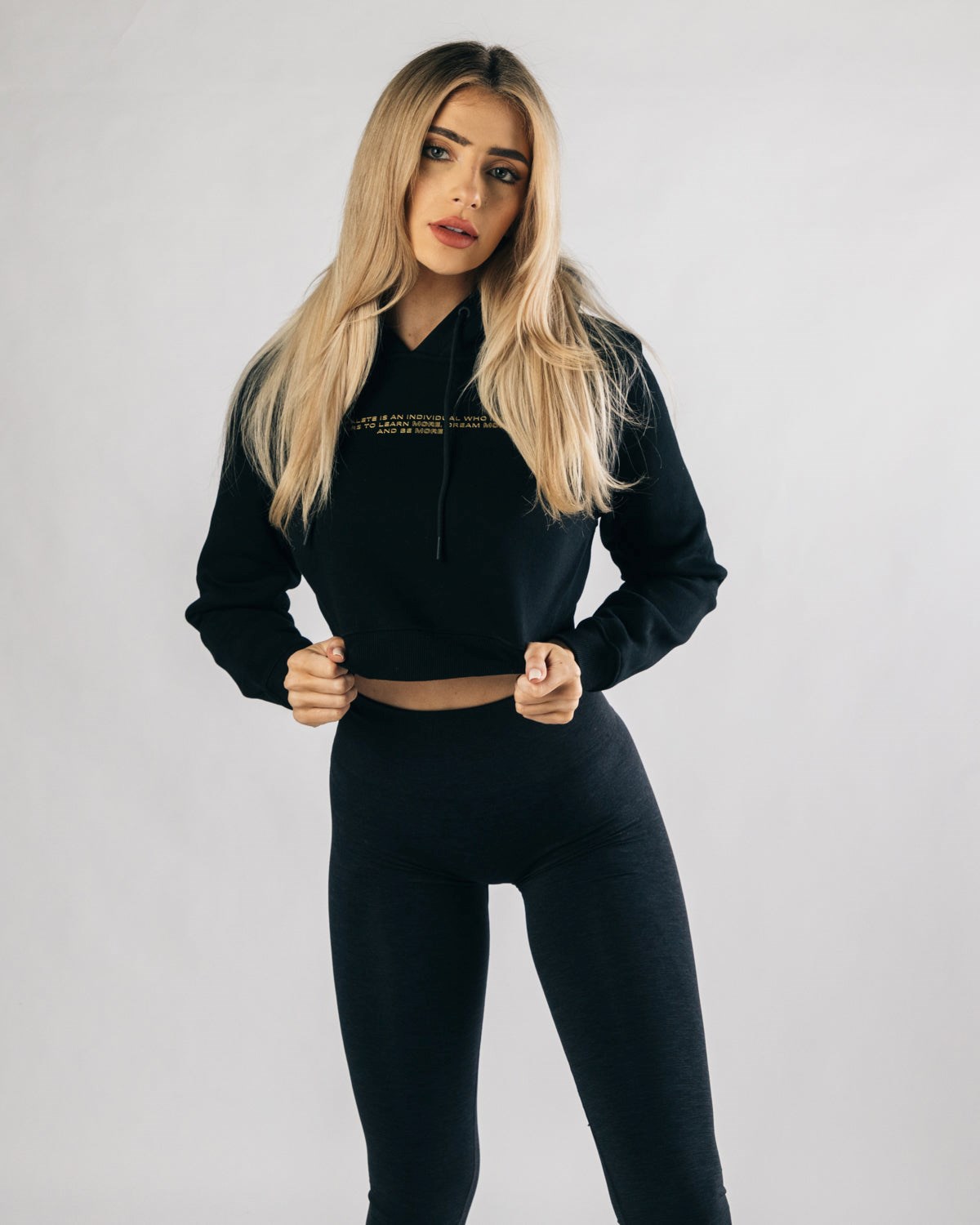 Alphalete Fitted Performance Crop Hoodie Noir Doré Femme | MER-92735149